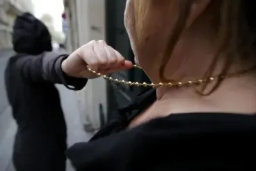 France : Une retraitée agressée par ses voisins, dont un jeune Marocain sous OQTF