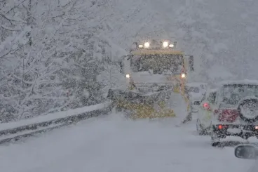 تساقطات ثلجية من يوم غد الثلاثاء إلى الأربعاء بعدد من مناطق المغرب