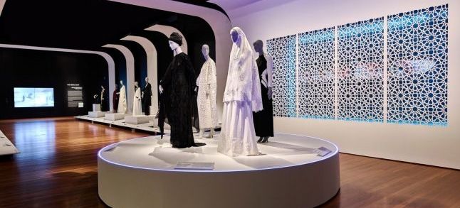 The Contemporary Muslim fashions exhibition in the De Young Museum in San Francisco./Ph. DR