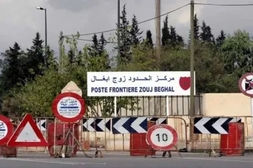 الجزائر تسلم 37 مغربيا عبر معبر "زوج بغال"