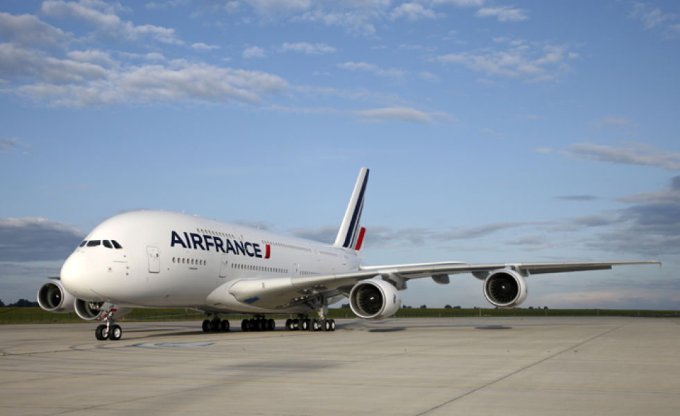 Рейсы air france. Аэрофранс а380. A380 Air France. Аэробус а380 авиакомпания Россия. Airbus a 380 Лондон.