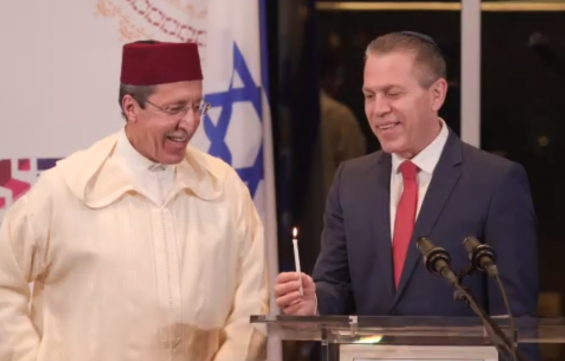 Morocco's Ambassador to the UN Omar Hilale lights Hanukkah candles with his Israeli counterpart Gilad Erdan in New York on December 17, 2020. / DR