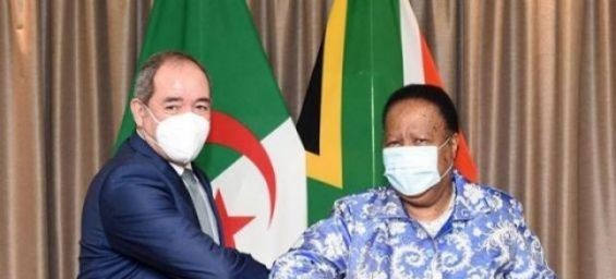 Algerian Foreign Affairs Minister Sabri Boukadoum and his South African counterpart. / DR