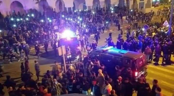 The inhabitants of Fnideq protesting against the city's economic situation on Friday, February 5. / DR