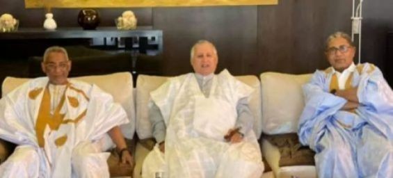 Mauriatanian billionaire Mohamed Ould Bouamatou in the middle. / DR