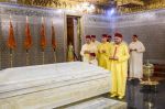 Maroc : Le roi se recueille sur la tombe de feu Mohammed V