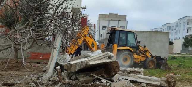 Martil saw the demolition of 40 houses and buildings in Hay Diza, along with 7 additional structures built without authorization on public land. / Ph. Le 360