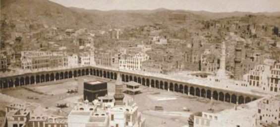 رمضان في التاريخ #6: عندما تسبب التعصب المذهبي في تعدد محاريب صلاة التراويح بالمسجد الحرام