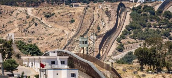The border fence separating Morocco and Melilla, near the Moroccan city of Nador, on 25 June 2022. / Ph. AFP