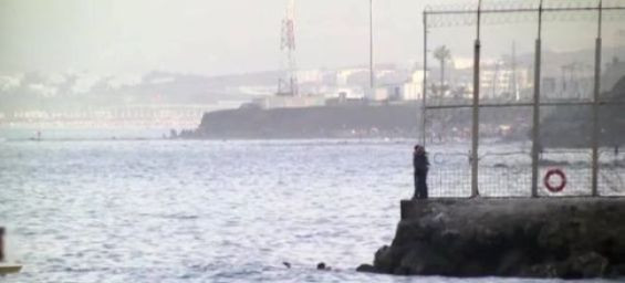 14 migrants enter Ceuta during rough weather