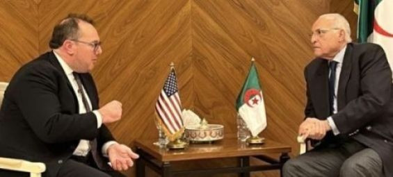 Deputy Secretary of State for North Africa, Joshua Harris and Algerian Foreign Minister Ahmed Attaf. / Ph. DR