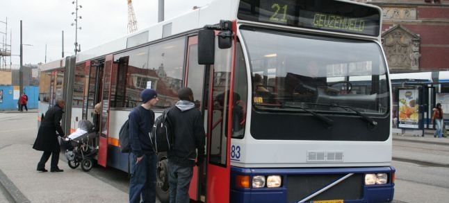 A 14-year-old girl refused entry on a bus for looking Moroccan./Ph. DR
