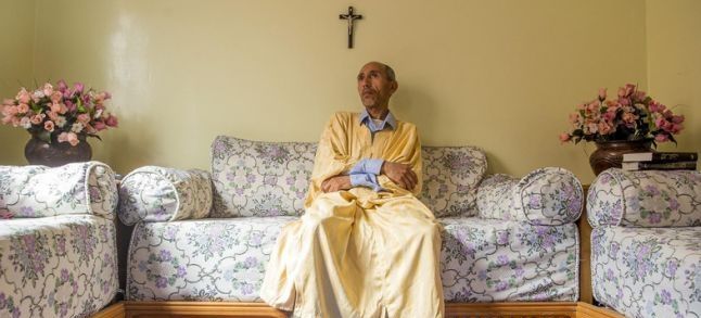 A Moroccan convert attends prayers at a house in Ait Melloul./Ph. AFP
