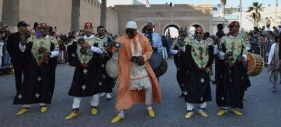 Opening parade of the Gnaoua and World Music Festival ©Yabiladi / Gwendydd Vaillié