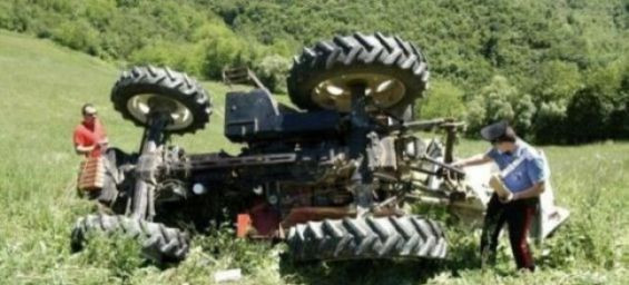 Moroccan farm worker dies after tractor falls into ravine in Italy