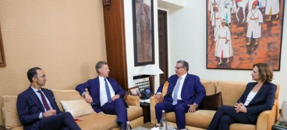 Head of Government Aziz Akhannouch and the Chairman and CEO of French hotel group Accor, Sébastien Bazin. / Ph. MAP