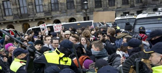 Pro-Palestine demonstration in Amsterdam, Sunday. / Ph. ANP