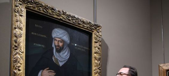 Morocco's Ambassador to the UK Hakim Hajoui  standing in front of the portrait of Moroccan Ambassador to the court of Queen Elizabeth I Abd el-Ouahed Anoun. / Ph. Simon Hadley