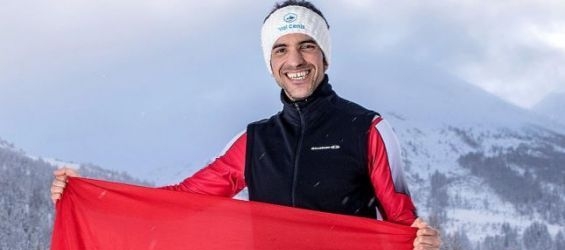 Samir Azimani flashing the Moroccan flag./Ph. DR
