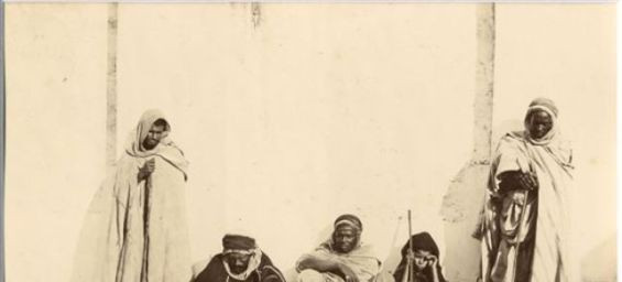 How did Moroccans capture Atlas lions when they roamed the wild?