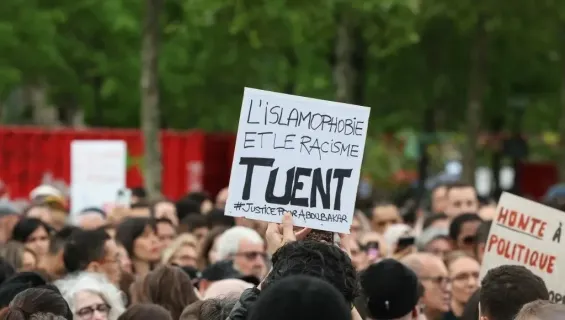 Islamophobie en France : Entre préjugés fréristes et discriminations spécifiques