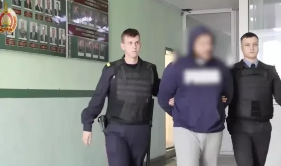 A Moroccan man is detained in Homiel and accompanied by police officers. / Ph. Ministry of Internal Affairs of Belarus