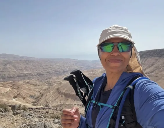 Amal Labar Ahlafi is walking 1,600 kilometers from Al-Quds to Mecca. / Ph. DR