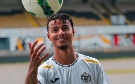 Sporting Lokeren signs Moroccan-Belgian winger Anisse Brrou