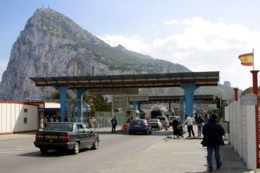 Two Moroccans caught smuggling over €50,000 at Spain-Gibraltar border