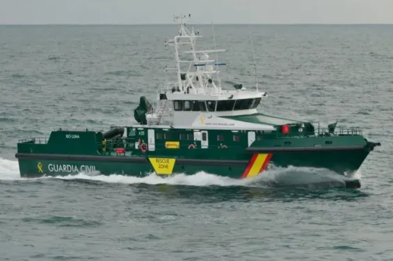 Guardia Civil intercepts vessel with up to 45,000 kilos of cocaine off Dakhla