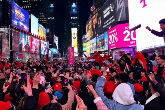 Moroccan fans celebrating in Times Square, New York. / Ph. DR