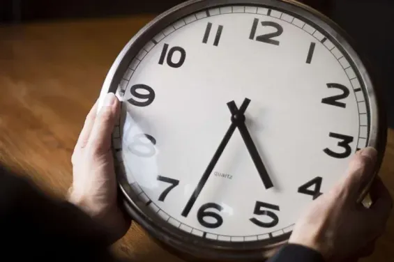 Morocco to abandon year-round GMT+1, Akhannouch announces