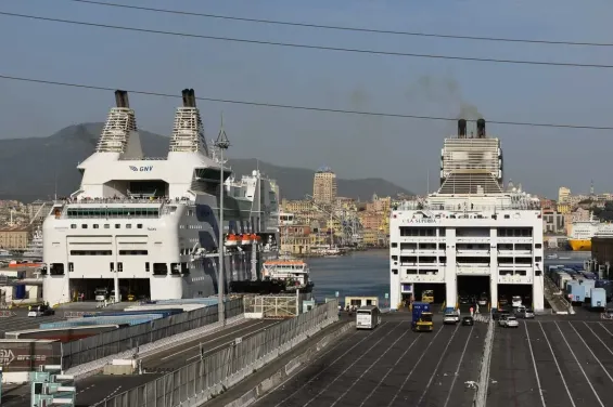 Italy: Cash and gold worth €172,000 seized at Morocco terminal in Genoa port