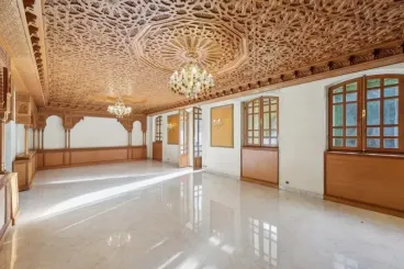طرح ممتلكات والدة الملك محمد السادس العقارية في باريس للبيع
