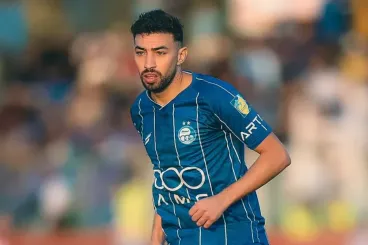 Moroccan International Munir El Haddadi leaves Iran by road after failed evacuation flight