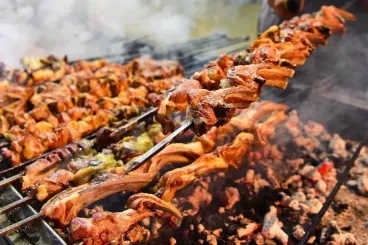 الوجبات الدسمة وموجة الحر.. خمس نصائح لقضاء عيد أضحى صحي