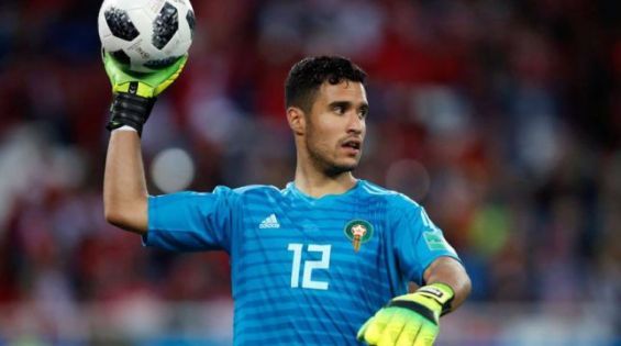 Moroccan Goalkeeper Mounir El Kajoui Wins The Zamora Trophy