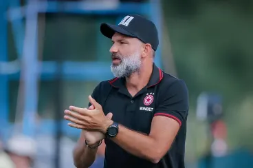 المغرب الفاسي ينفصل عن مدربه توميسلاف ستيبيتش