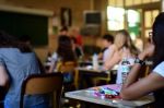 France : Des élèves poursuivis suite à des menaces visant une professeure