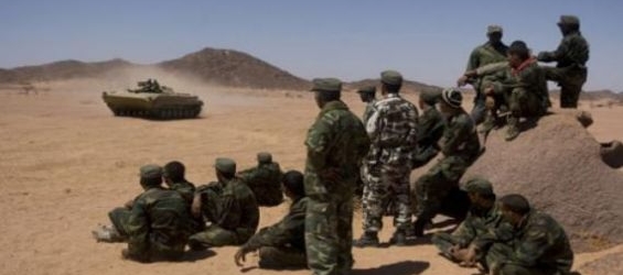 Polisario militiamen enters the buffer zone near the security wall./Ph. Archive photo