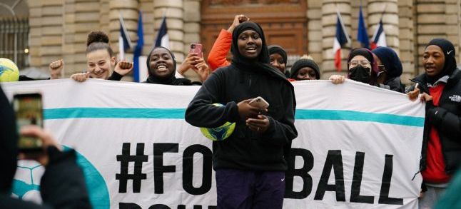 JO 2024 : Amnesty dénonce l'interdiction du voile, un obstacle pour les athlètes musulmanes françaises 