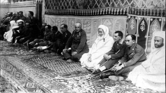 Août 1925, à Tétouan, la rencontre  1925 du président du directoire espagnol (1) et le grand visir marocain (2).