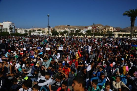 Des lycéens rassemblés sur la place Mohammed VI à Al Hoceima, lundi 31 octobre. / Ph. Hespress