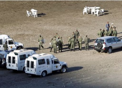 Des véhicules ont été spécialement avancés pour accueillir les migrants illégaux et les emmener à la frontière avec l'Algérie.