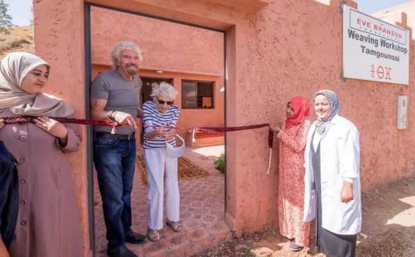 Richard et Eve Branson lors de l'inauguration du centre de formation aux métiers du tissage à Tamgounsi. / Ph. Virgin