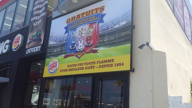 Le français mange le baton chez Burger King Casablanca / Ph. Riad Essbai