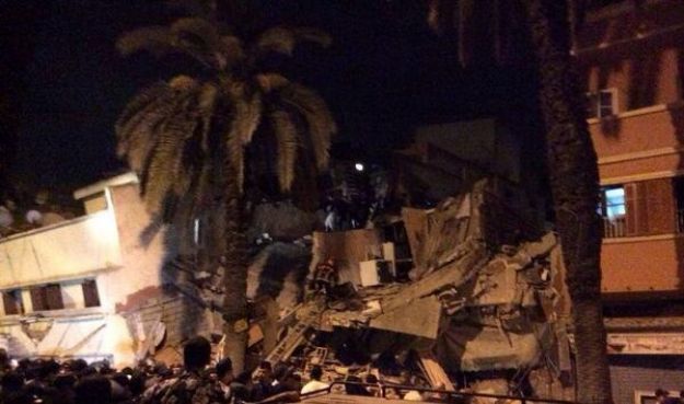 Twitter: photo de l'effondrement d'un des trois bâtiments cette nuit.