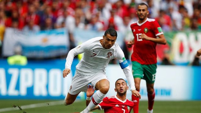 Ziyech et Boutaïb face à Cristiano Ronaldo lors du match Maroc-Portugal. / Ph. Reuters