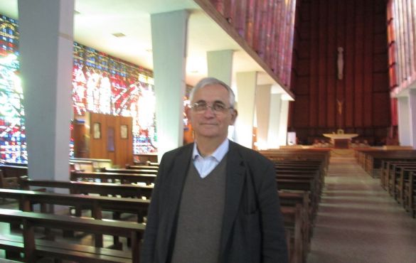 Le père Daniel Nourissat, Vicaire général au Diocèse de Rabat. Ici à l'Eglise Notre Dame de Casablanca dont il a la charge.   Photo/Yabiladi.com