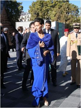 Le somptueux caftan bleu de Lalla Meryem lors de son déplacement à Paris